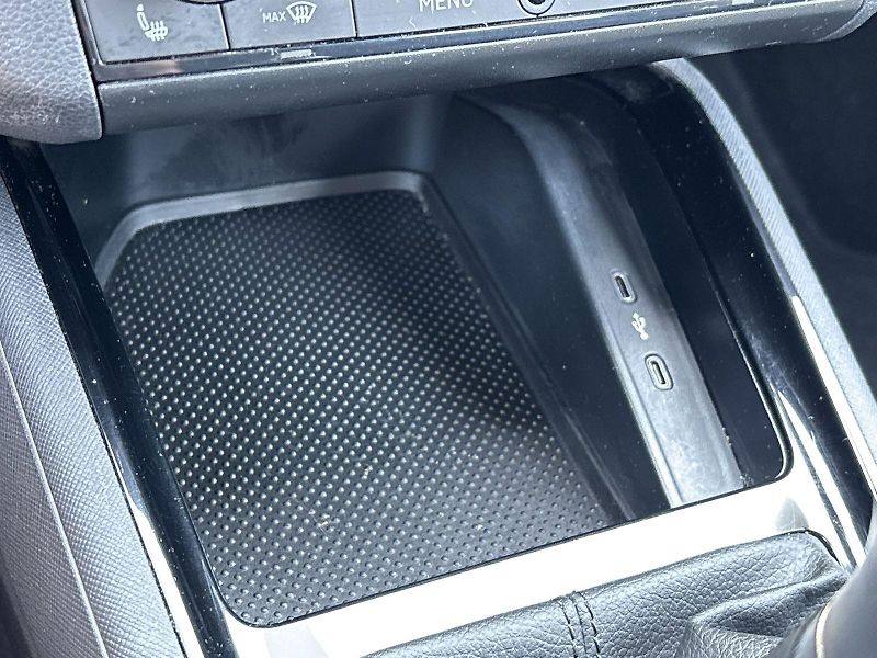 Škoda Kamiq (2023) 1.0 TSI Style - fotka 21 z 29