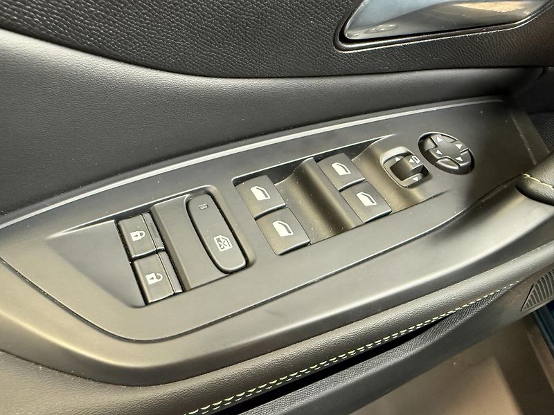 Peugeot 408 GT 1.2 PureTech 130 S&S EAT8 - fotka 9 z 12