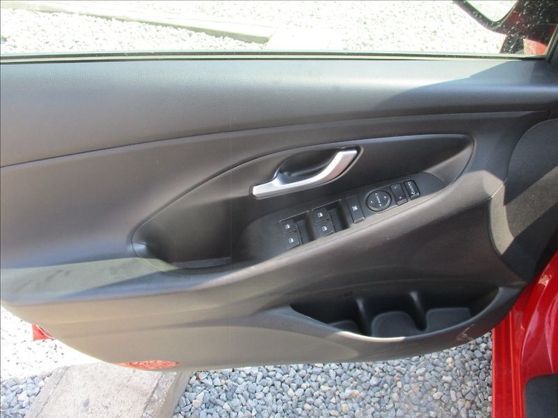Hyundai i30 1,0 T-GDI, servis,DPH,1.maj,CZ - fotka 13 z 33