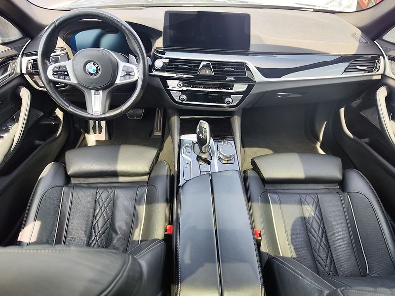BMW Řada 5 540d/250kW M-Paket AT 4x4 - fotka 14 z 41
