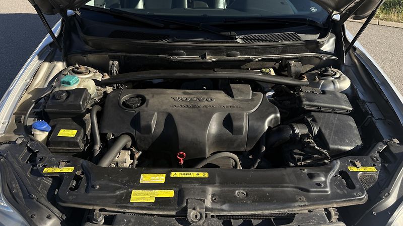 Volvo XC90 (2005) 2.4 D5 MANUÁL 120KW HEZKÝ STAV - fotka 27 z 32