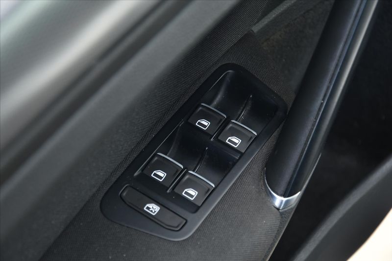 Volkswagen Golf 2.0TDi 110kW LOUNGE COMFORT - fotka 23 z 24