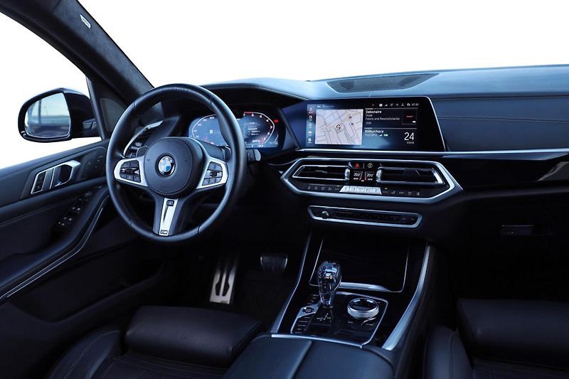BMW X5 M50i - fotka 12 z 16