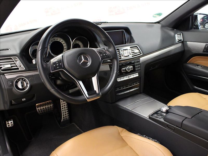 Mercedes-Benz Třídy E 2,0 Cabrio E 200 7G-tronic - fotka 9 z 32