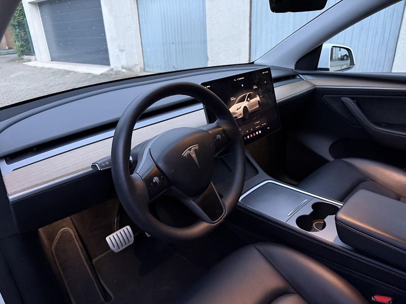 Tesla Model Y (2023) Performance -Hardware 4- FSD- - fotka 12 z 19
