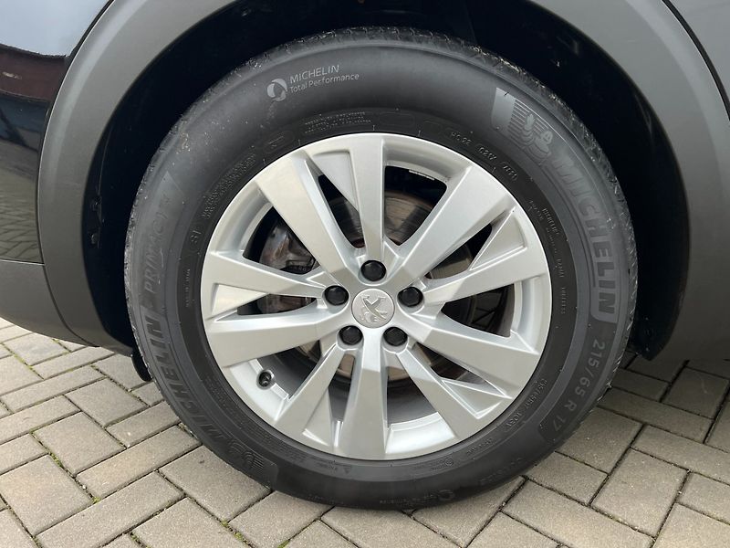 Peugeot 3008 (2022) 1.2PT 96kW! Navi! Full LED! - fotka 33 z 34