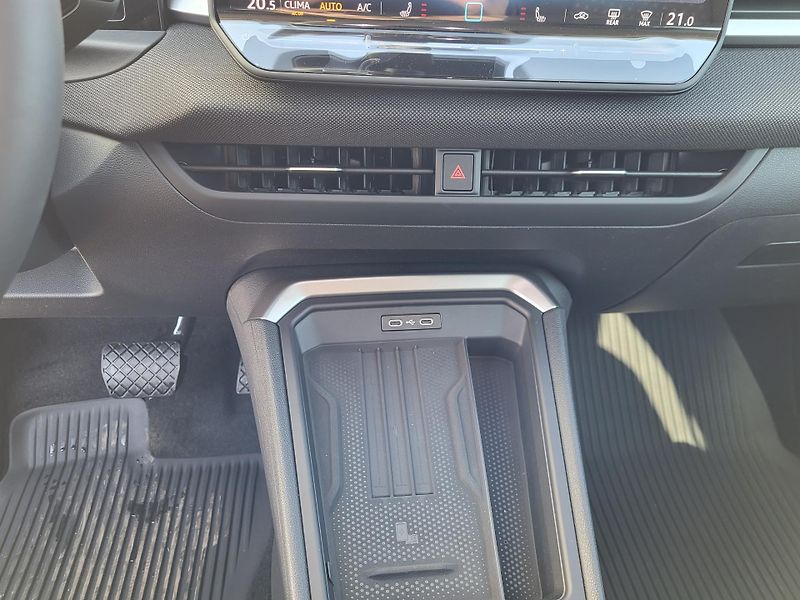 Volkswagen T-Roc (2026) Life 1,5 eTSI 85kW 7DSG - fotka 17 z 23