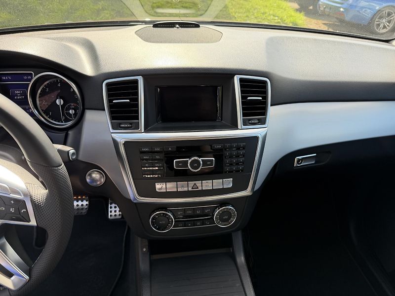 Mercedes-Benz Třídy M 350 CDI 4MITIC BLUETEC - fotka 17 z 23