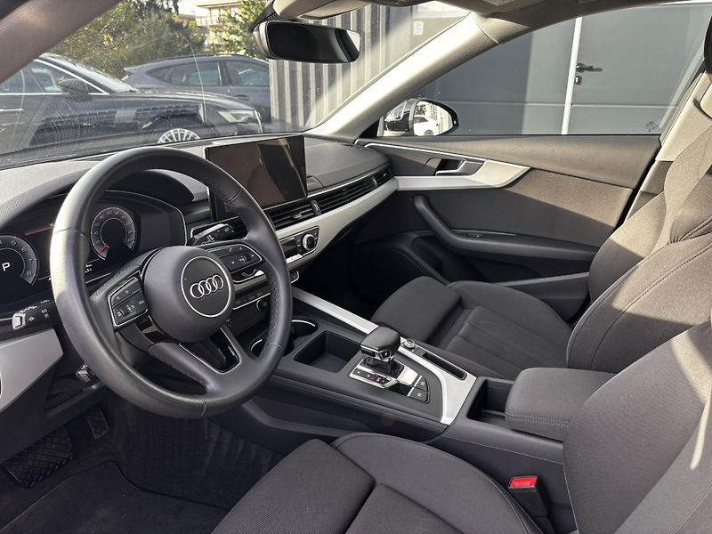 Audi A4 (2024) Avant Advanced 35 2.0 TFSI - fotka 11 z 13