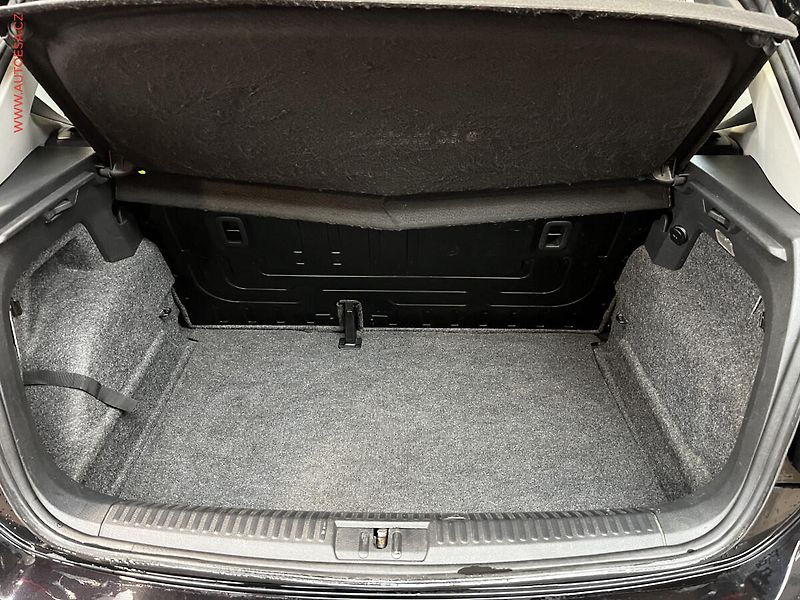 Volkswagen Polo (2010) 1.2 HTP, AC - fotka 7 z 13
