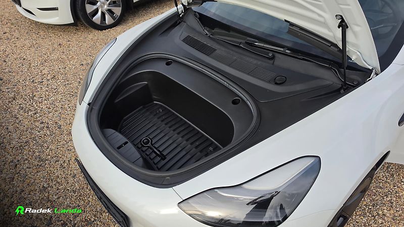 Tesla Model 3 (2021) Standard Range+, LFP, Tažné - fotka 5 z 12