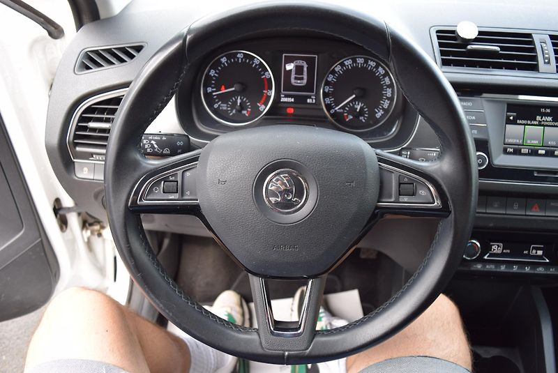 Škoda Fabia (2015) 1.2TSI 66kw STYLE AC TEMPOMAT - fotka 24 z 45