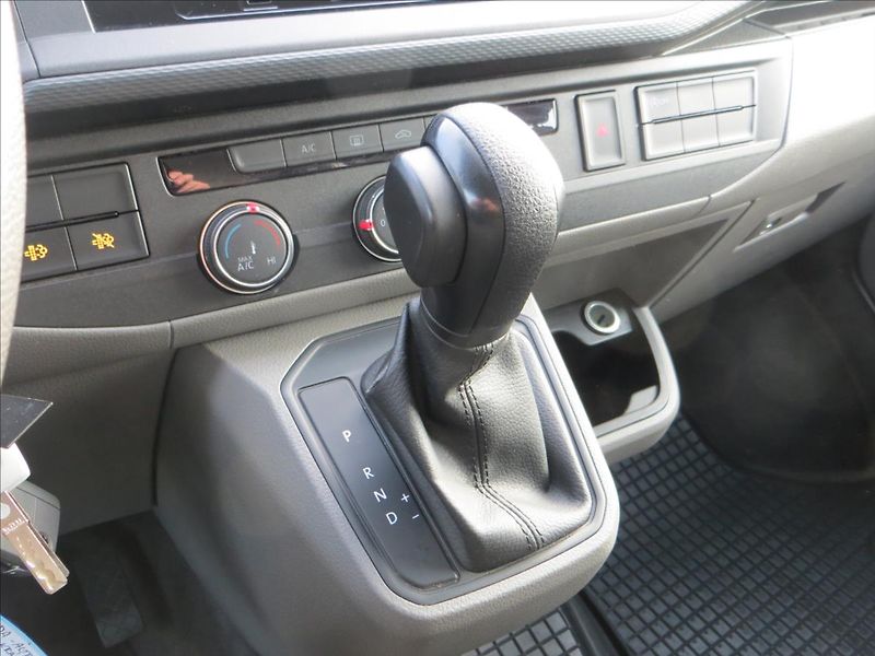Volkswagen Transporter 2,0 TDI 110kW DSG7 - 9míst ČR - fotka 15 z 19