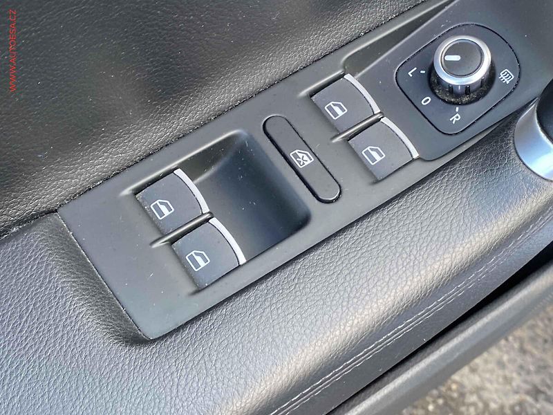 Volkswagen Passat (2014) 2.0 TDi, Highline, navi, - fotka 11 z 19