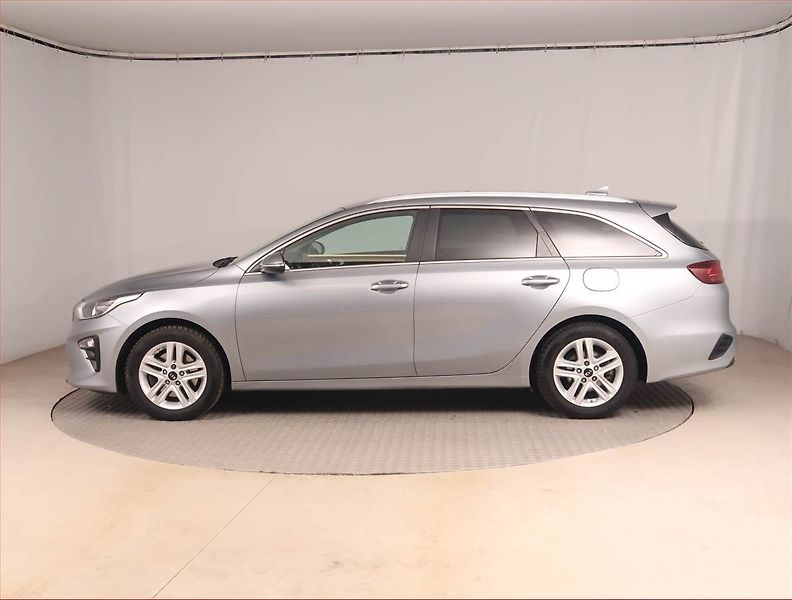 Kia Ceed (2018) 1.4 T-GDI, Serv.kniha - fotka 3 z 15