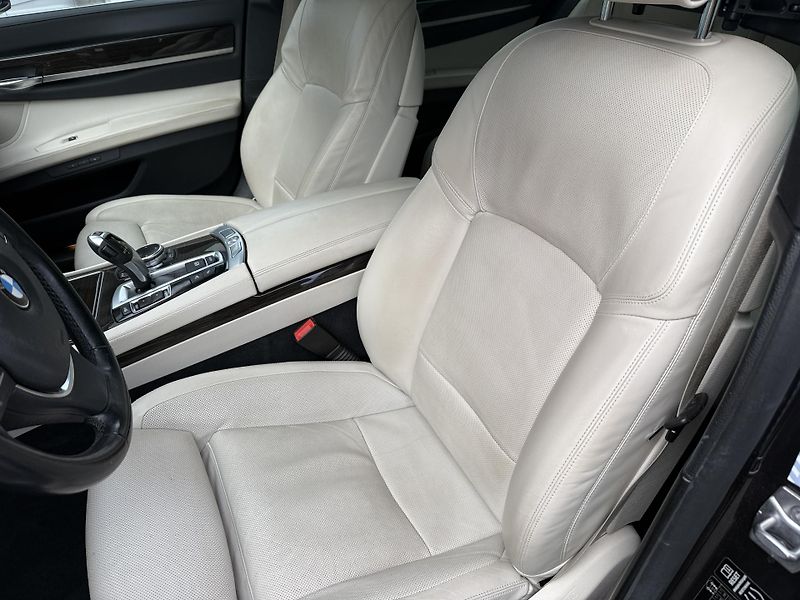 BMW Řada 7 730D koupeno v ČR DPH - fotka 14 z 35