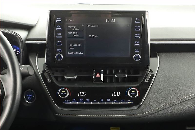 Toyota Corolla (2021) 2.0 Hybrid - fotka 12 z 15