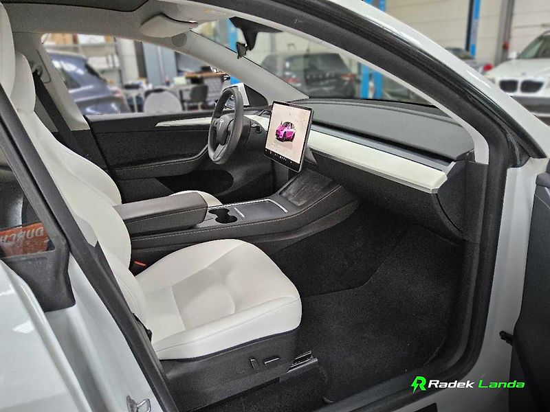 Tesla Model Y (2023) Standard Range RWD, LFP - fotka 7 z 8