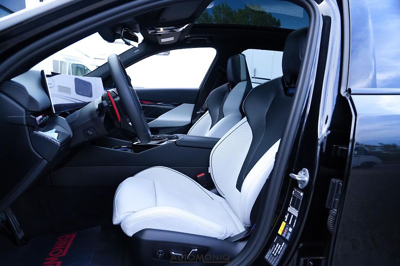 BMW M5 (2026) Touring xDrive M Drive,Pano - fotka 15 z 36