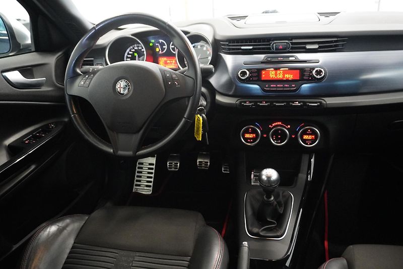 Alfa Romeo Giulietta 1.75 TBI QUADRIFOGLIO VERDE - fotka 20 z 27