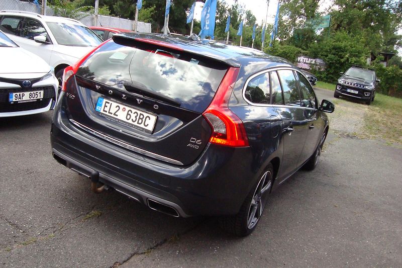 Volvo V60 (2013) PLUG-IN-HYBRID,2.4D6,AWD,158kW - fotka 7 z 78