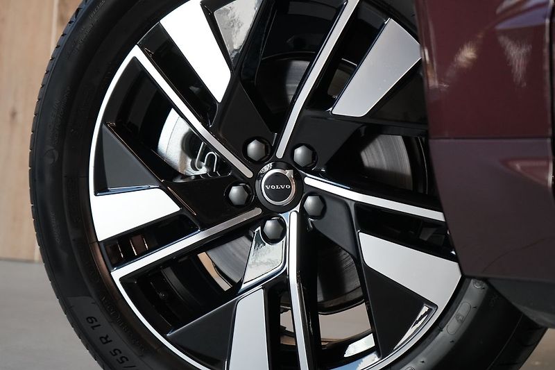 Volvo XC60 B5 AWD PLUS Dark LCI, H/K, LED - fotka 12 z 48