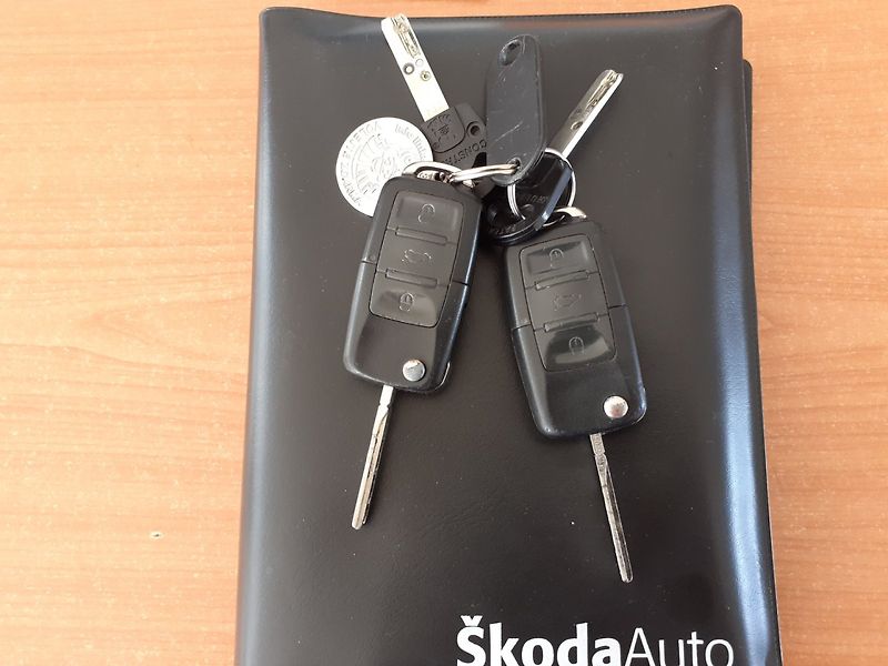 Škoda Octavia (2006) 1.9 TDi  1.MAJ.ČR - fotka 24 z 47