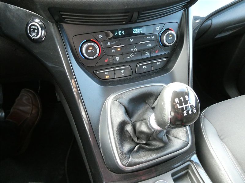 Ford Kuga 2,0 TDCi 110kW Panorama,naviga - fotka 32 z 45