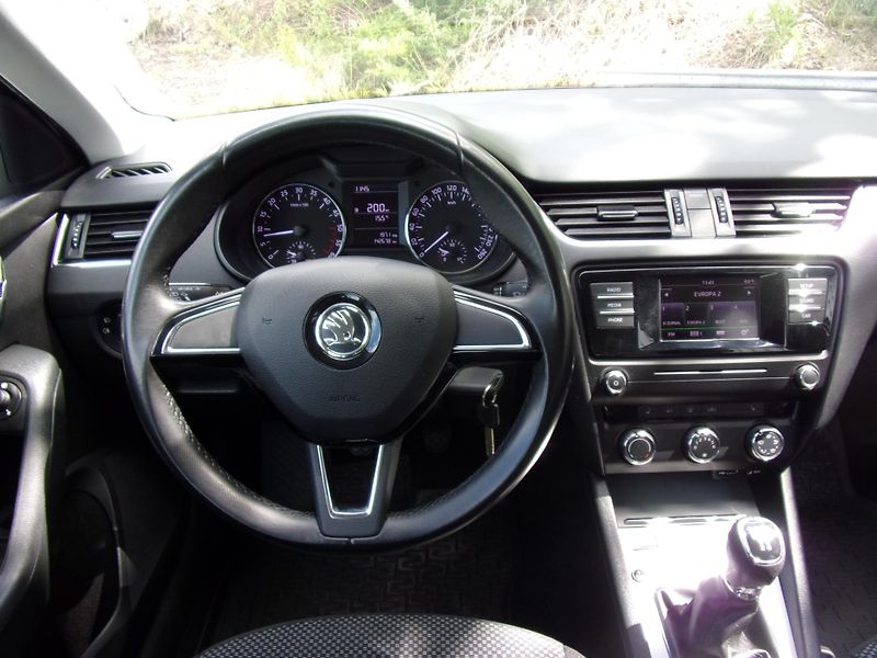 Škoda Octavia 1.6TDi81kW DPH ČR 1.MAJ. 2xKOL - fotka 12 z 23