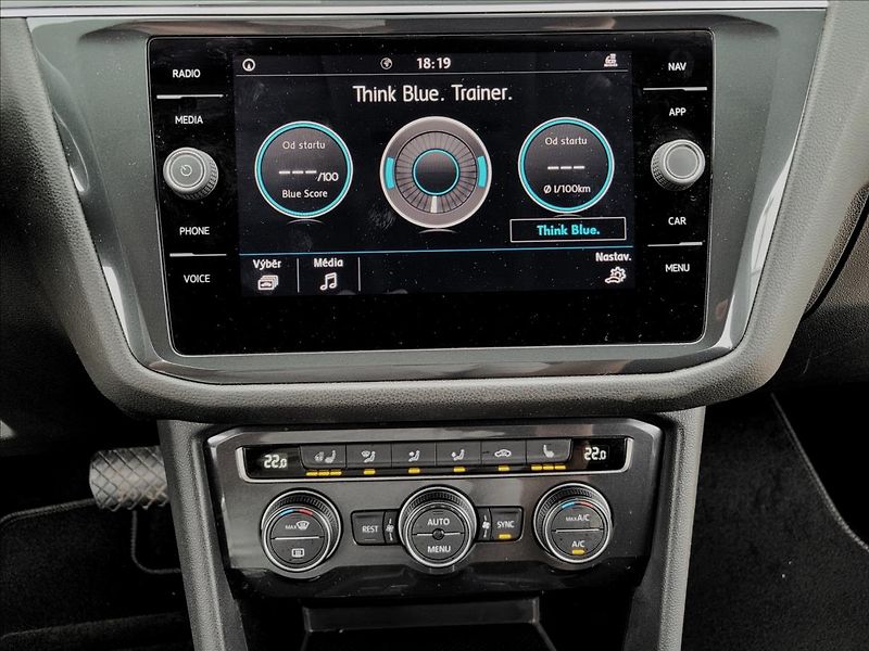 Volkswagen Tiguan Allspace 1,5 Tsi,dsg,navi,klima,výhřev - fotka 30 z 48