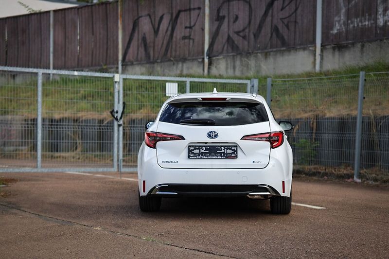 Toyota Corolla TS 1.8. Hybrid Style - zimní s - fotka 5 z 24