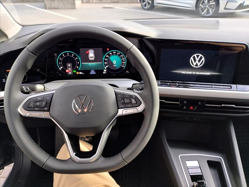 Volkswagen Golf Variant 1,5 eTSI 7DSG mHEV  Life - fotka 13 z 17