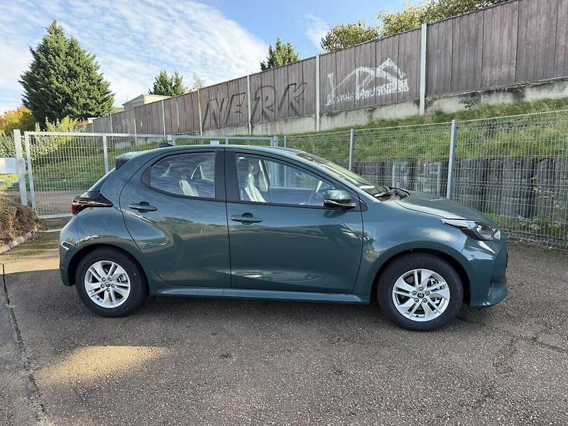 Toyota Yaris 1.5 HEV 116 LIMITED výbava Com - fotka 3 z 9