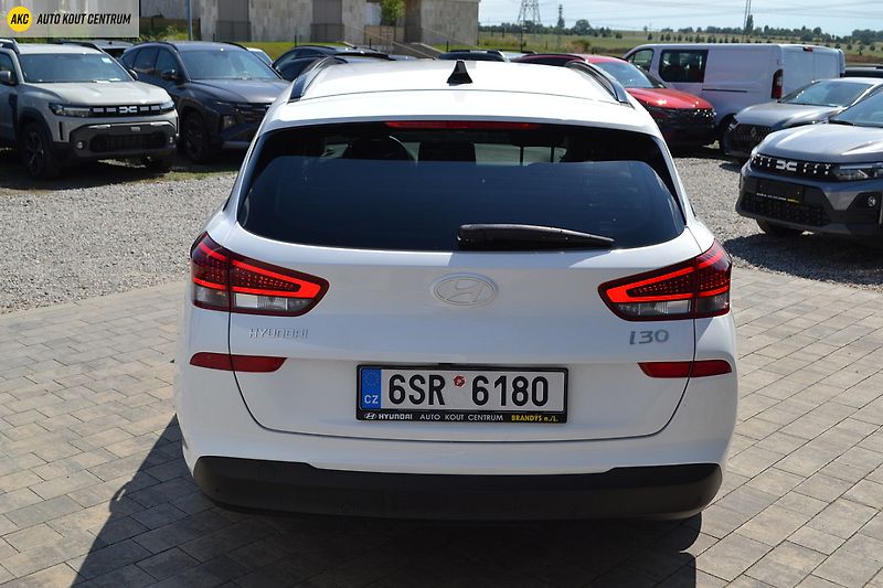 Hyundai i30 WG 1,5I MT SMART FAMILY NAVI - fotka 4 z 43