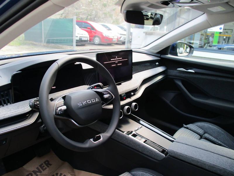 Škoda Superb Combi Selection 2,0TDI 110 kW - fotka 9 z 14