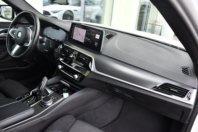 BMW Řada 5 530e PHEV M-SPORT xD HUD 1M ČR - fotka 19 z 39