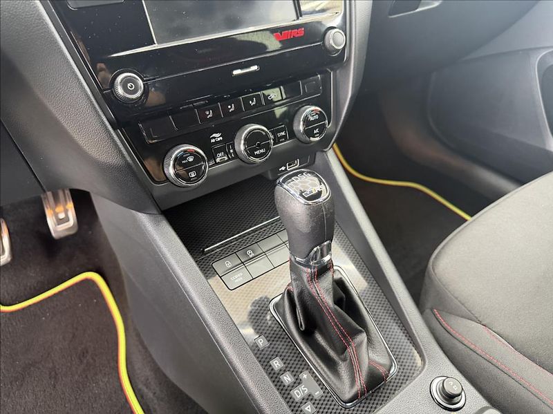 Škoda Octavia 2,0 TSI, VRS, DSG, SPORTSOUND - fotka 20 z 33