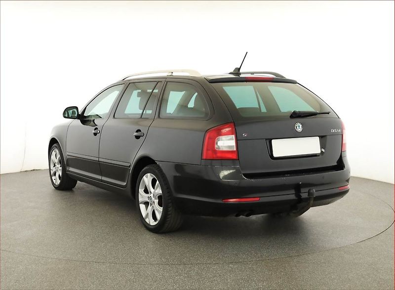 Škoda Octavia (2012) Elegance 1.8 TSI, Automat - fotka 4 z 14