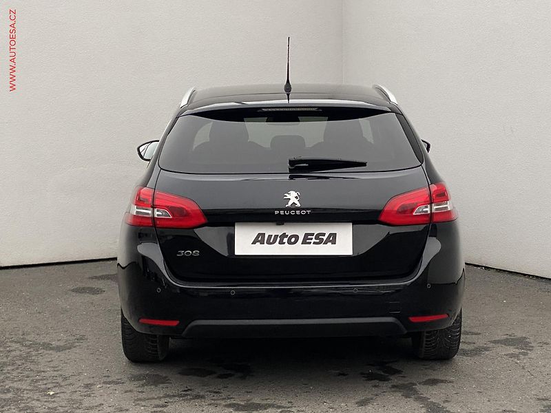 Peugeot 308 (2019) 1.5 HDi, Allure, navi - fotka 5 z 18