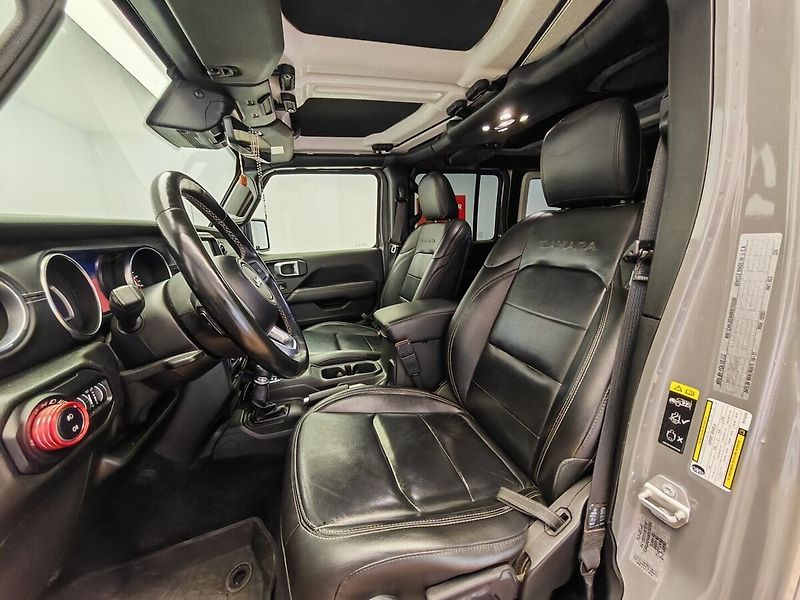 Jeep Wrangler SAHARA 2.0T 4x4 TRAIL RATED - fotka 24 z 40