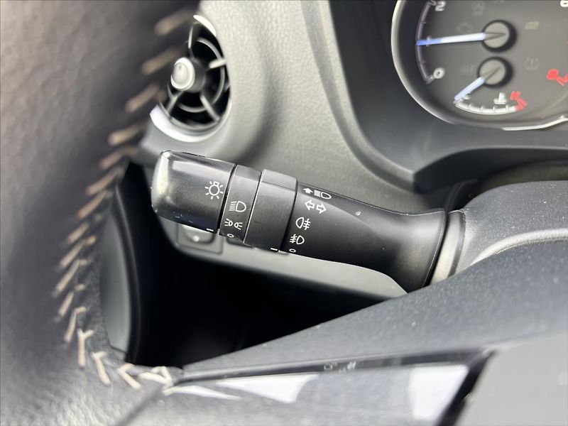 Toyota Yaris 1,5 VVT-i Active KAMERA - fotka 29 z 34