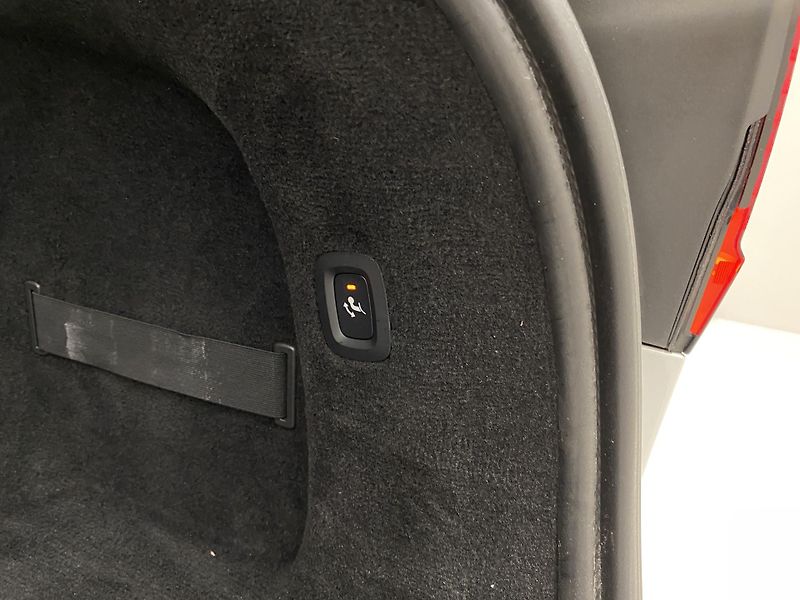 Volvo V90 T6 AWD RECHARGE DARK PLUS - fotka 33 z 60