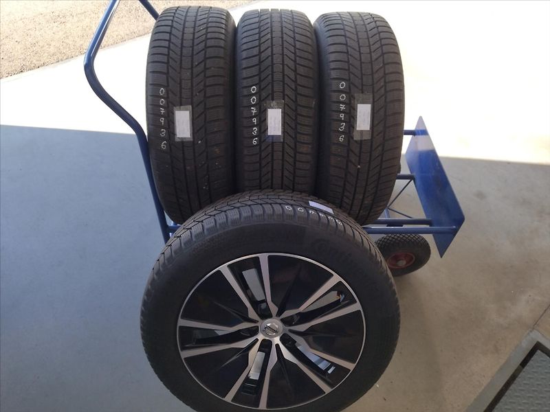 Volvo XC90 2,0 D5 177kW AWD CZ Inscriptio - fotka 29 z 36
