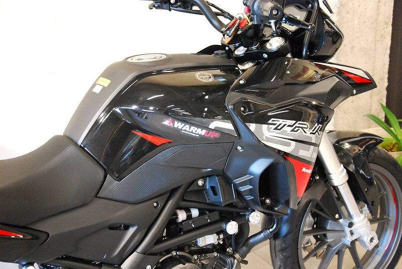 Benelli TRK 251 (2024) pouze 523km, hezký stav, původ - fotka 7 z 20