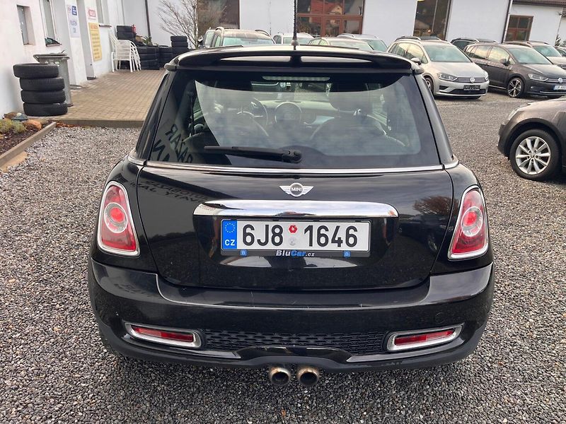 Mini Cooper S (2010) 1.6 i 135 Kw Sada kol - fotka 3 z 19
