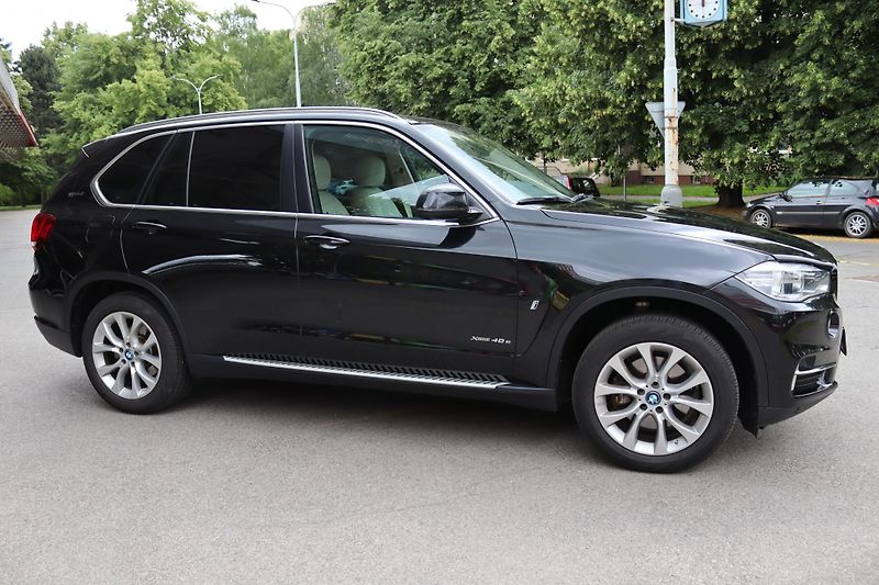 BMW X5 XDRIVE 40e F15 230kW DPH - fotka 6 z 48