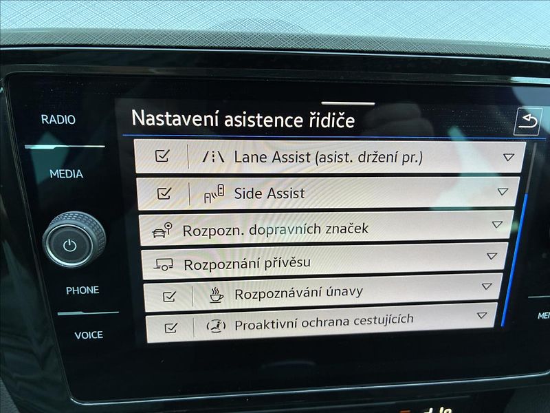Volkswagen Passat 2,0 TDI,TAŽNÉ,WEBASTO - fotka 29 z 30