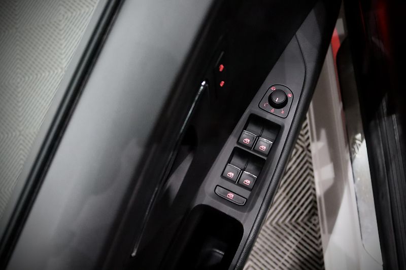 Seat Leon  1.4 TSI 92 kW FR - fotka 20 z 35