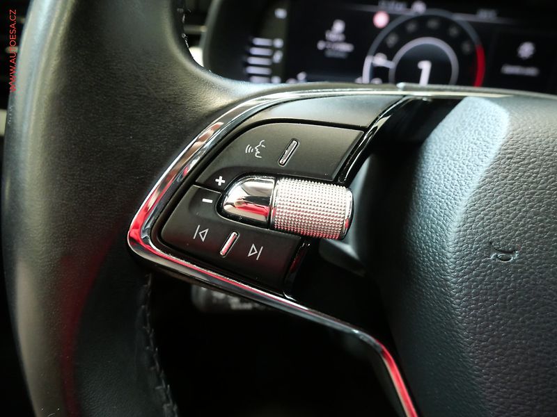 Škoda Kamiq (2021) 1.0 TSi, Ambition Plus, navi - fotka 16 z 23