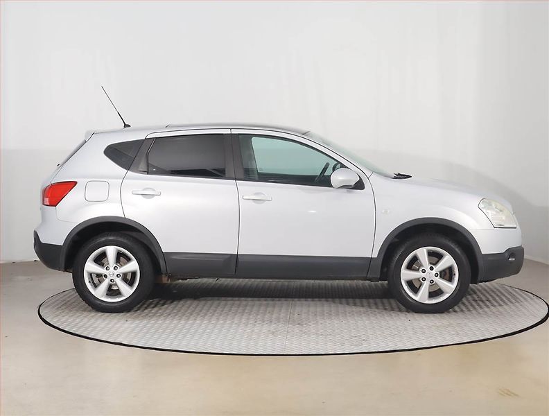 Nissan Qashqai (2009) 2.0 dCi, 4X4, Tempomat - fotka 6 z 14